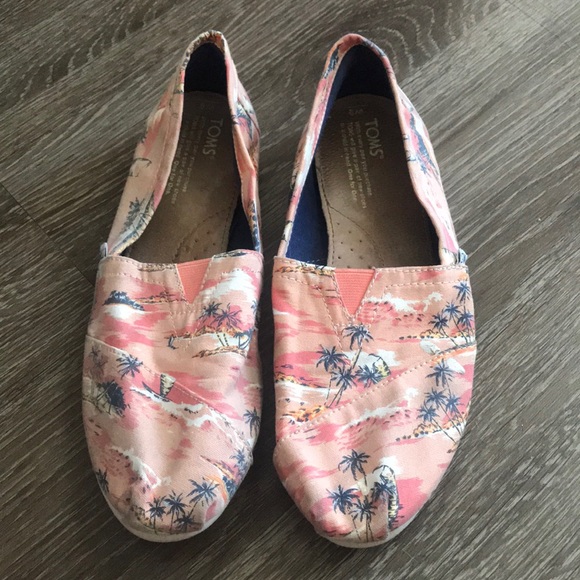 toms beach shoes